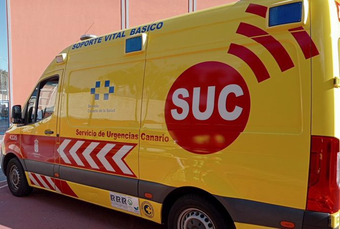 Archivo - Ambulancia del Servicio de Urgencias Canario (SUC)