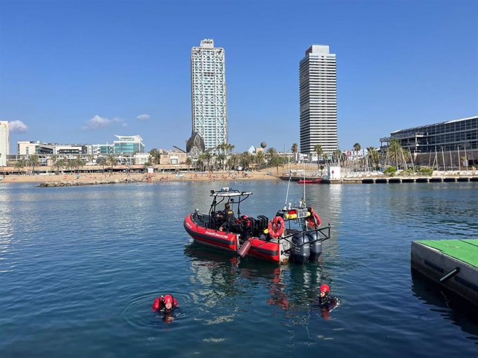 Los Bombers de Barcelona estrenan nuevo local en el Port Olímpic