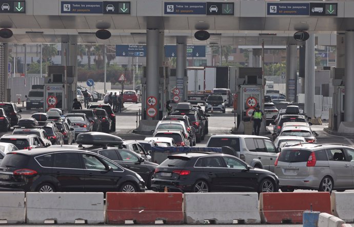 Numerosos vehículos cruzan la frontera en el puerto de Algeciras. A 30 de agosto de 2024, en Algeciras, Cádiz (Andalucía, España).