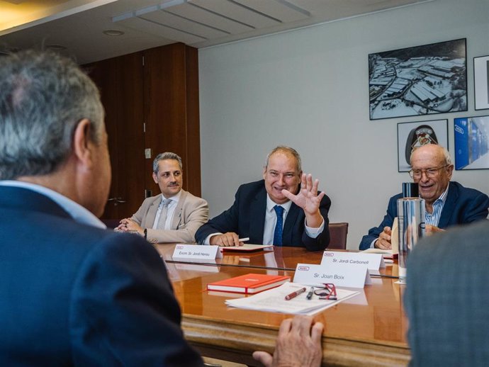 El ministro de Industria y Turismo, Jordi Hereu,  visita la empresa cárnica Noel Alimentaria