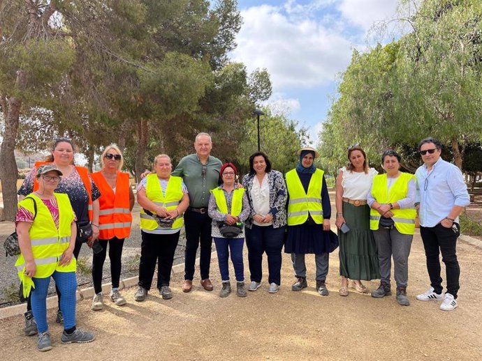 La diputada del Plan de Fomento de Empleo Agrario, Matilde Díaz, visita las actuaciones en Cuevas del Almanzora.