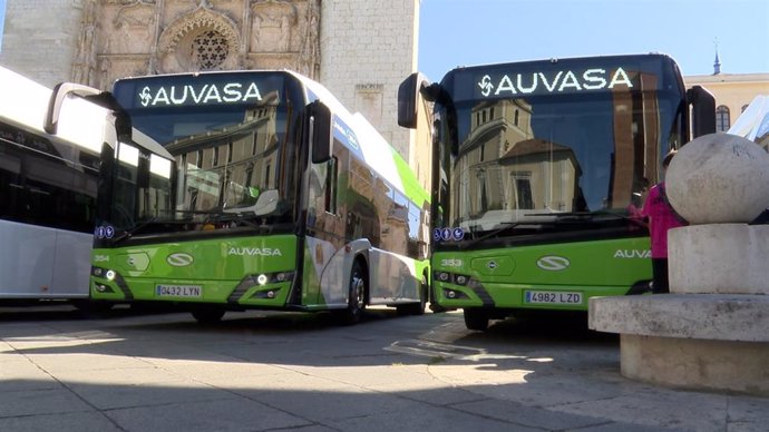 Archivo - Nuevos autobuses de Auvasa.