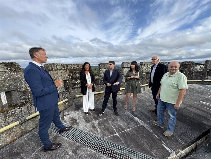 El delegado del Gobierno en Galicia, Pedro Blanco, visita las instalaciones del Parador de Turismo de Vilalba (Lugo)