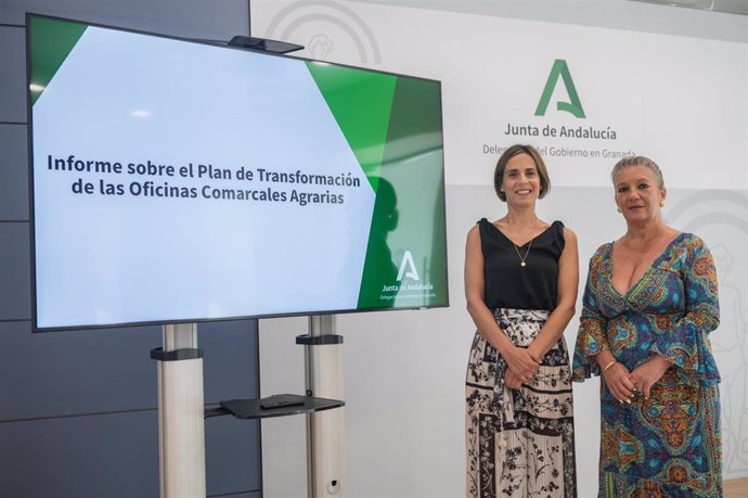 La secretaria general de la Agencia de Gestión Agraria y Pesquera, Margarita Cobos, y la delegada territorial de Agricultura, Pesca, Agua y Desarrollo Rural de la Junta en Granada, Carmen Lidia Reyes