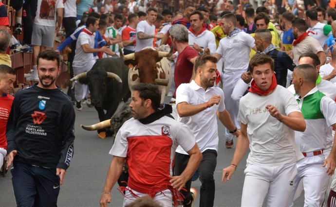 Nueve heridos, ninguno grave, en un encierro con más corredores y momentos vibrantes