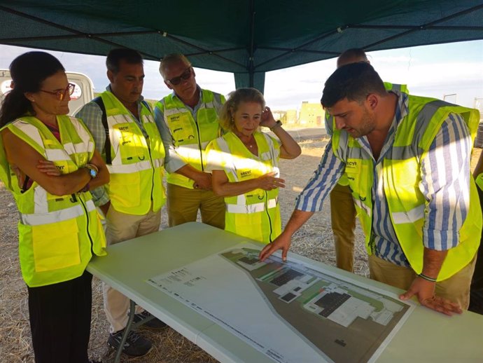 La consejera de Educación, Ciencia y Formación Profesional, María Mercedes Vaquera, visita las obras del complejo del Centro Ibérico de Investigación en Almacenamiento Energético