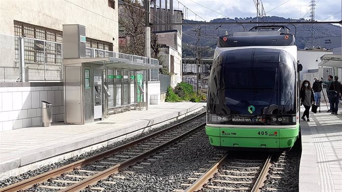 Archivo - Estacion del tranvía de Bolueta