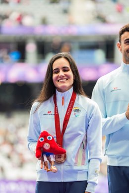 La atleta española Alba García tras recibir su medalla de bronce en Paris 2024