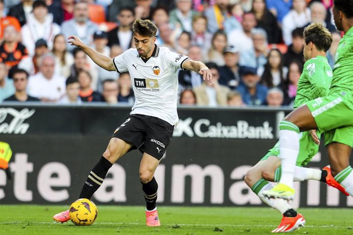 Archivo - Alberto Marí en un partido con el Valencia en Mestalla en la temporada 2023-2024