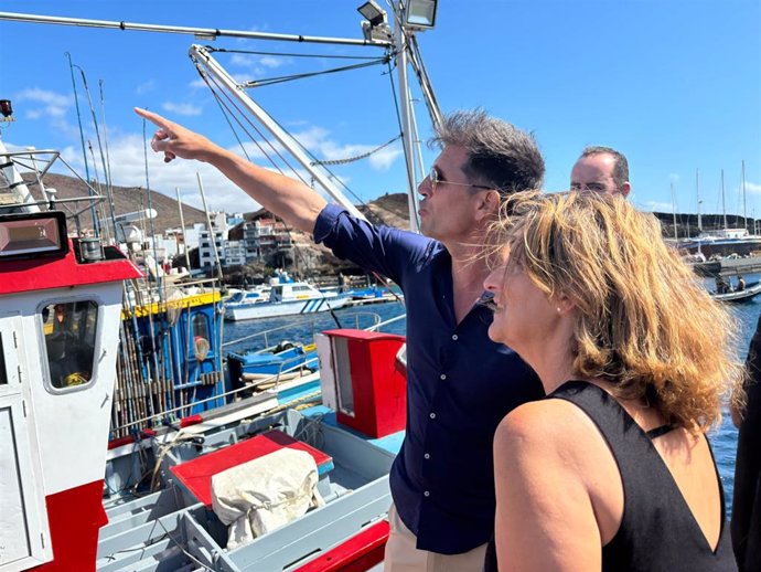 La ministra de Transición Ecológica, Teresa Ribera, en una visita a la isla de El Hierro para conocer el proyecto de parque nacional marino en el Mar de las Calmas