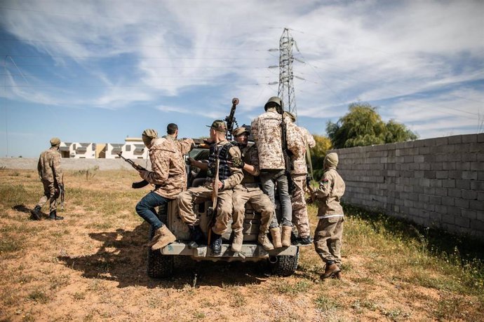 Archivo - Combatientes de las fuerzas del gobierno de unidad de Libia, con sede en Trípoli (archivo)