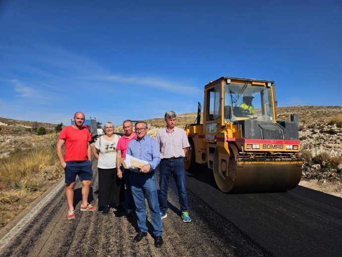 Juste en la visita a las obras de reforzado de firme.