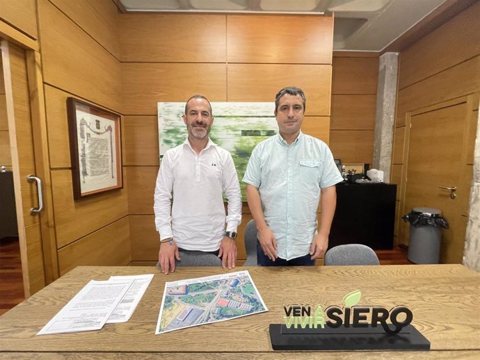 El alcalde de Siero, Ángel García, y el concejal de Urbanismo, Javier Rodríguez.