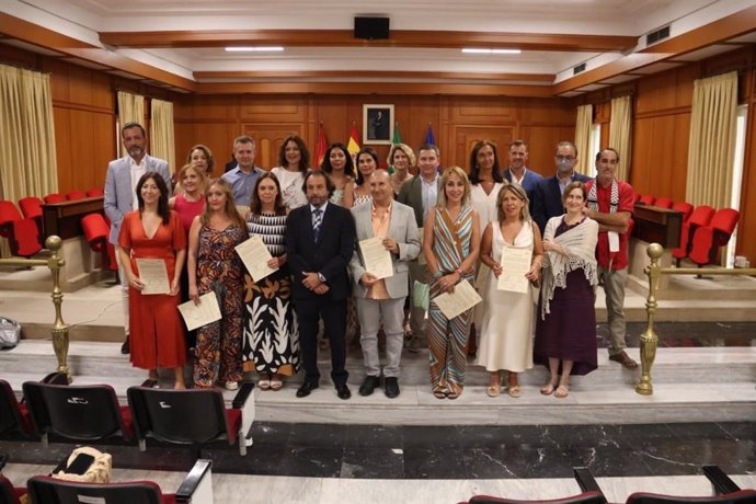 García Ibarrola (4º izda.), en el acto de toma de posesión de los trabajadores del Imtur.