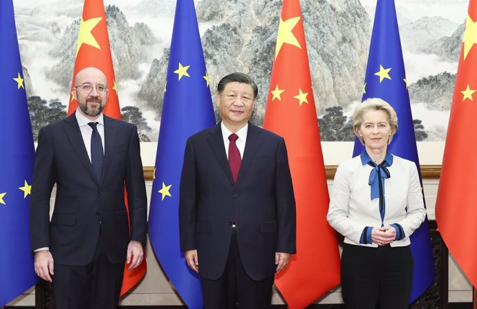 Archivo - BEIJING, Dec. 7, 2023  -- Chinese President Xi Jinping meets with President of the European Council Charles Michel and President of the European Commission Ursula von der Leyen, who are in China for the 24th China-EU Summit, at the Diaoyutai Sta