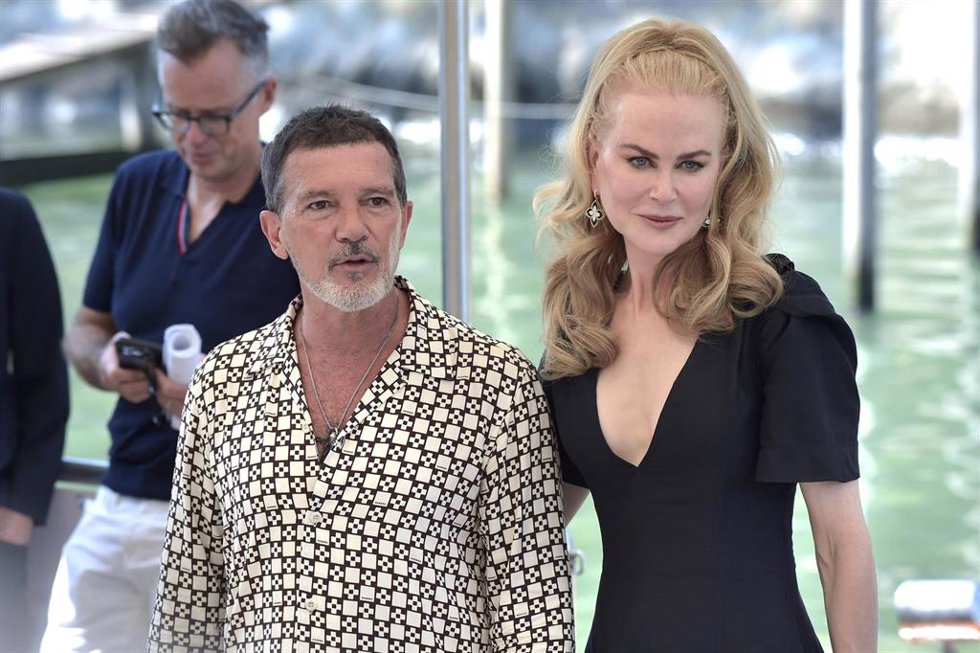 El actor español, Antonio Banderas, acompañado por su compañera de reparto, Nicole Kidman, presenta en el Festival de Cine de Venecia, el thriller erótico Babygirl, a 30 de agosto de 2024, en Venecia (Italia)