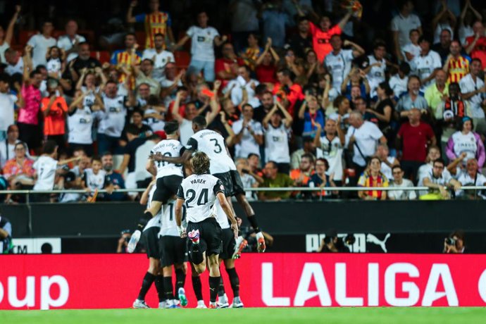 Hugo Duro Valencia CF celebrates a goal with teammates during the Spanish league, La Liga EA Sports, football match played between Valencia CF and FC Barcelona at Mestalla stadium on August 17, 2024, in Valencia, Spain.