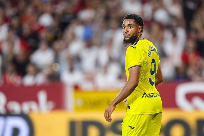 Arnaut Danjuma of Villarreal CF looks on during the Spanish league, La Liga EA Sports, football match played between Sevilla FC and Villarreal CF at Ramon Sanchez-Pizjuan stadium on August 23, 2024, in Sevilla, Spain.