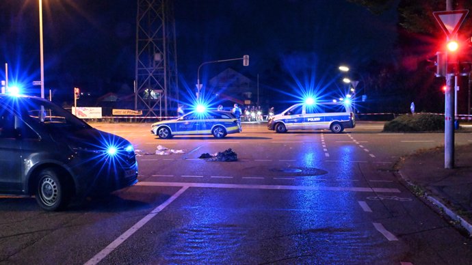 Coches de policía en el lugar del apuñalamiento. 