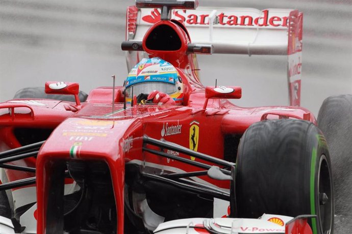 Archivo - Santander regresa a la Fórmula 1 con Ferrari.