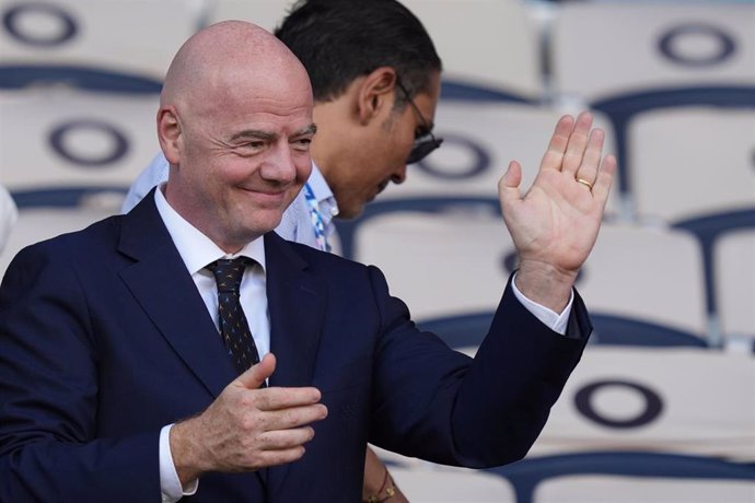 10 August 2024, France, Paris: FIFA President Gianni Infantino waves from the stands before Women's Gold Medal match between Brazil and USA during the Olympic Games Paris 2024 at Parc des Princes. Photo: Marcus Brandt/dpa