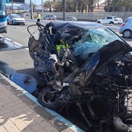 Coche accidentado en la Avenida Marítima de Las Palmas de Gran Canaria