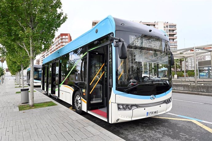 Archivo - Autobus eléctrico del Ayuntamiento de Santander.-ARCHIVO