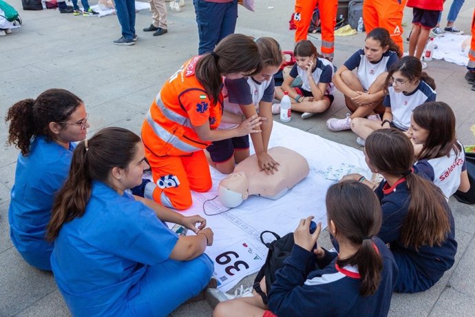 Jornadas del 061 para dar a los jóvenes nociones básicas de primeros auxilios.