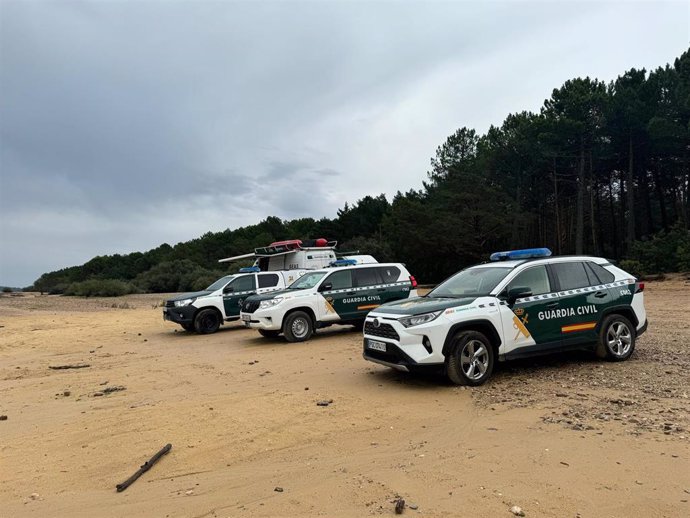 Efectivos de la Guardia Civil en la búsqueda de un joven desaparecido en las aguas del embalse de La Cuerda del Pozo.