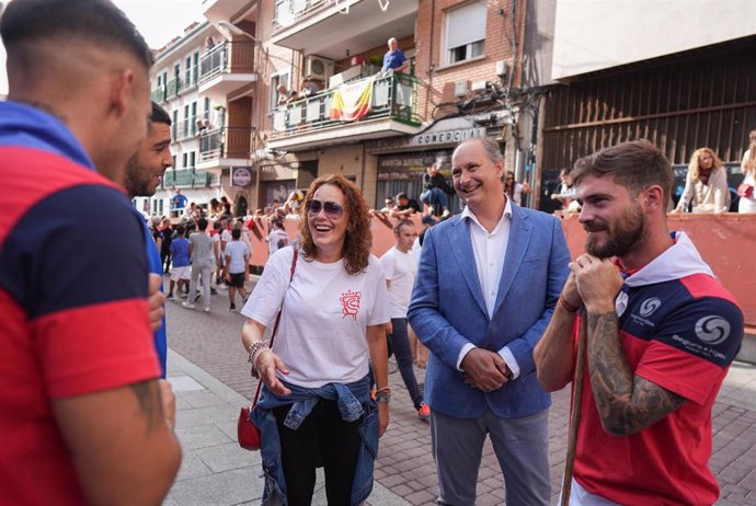 El consejero de Digitalización, Miguel López-Valverde, visita el dispositivo de seguridad digital que ha desplegado la localidad de San Sebastián de los Reyes