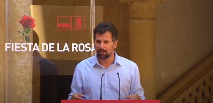 El Secretario General Del Pscyl, Luis Tudanca, Durante La Fiesta De La Rosa En León