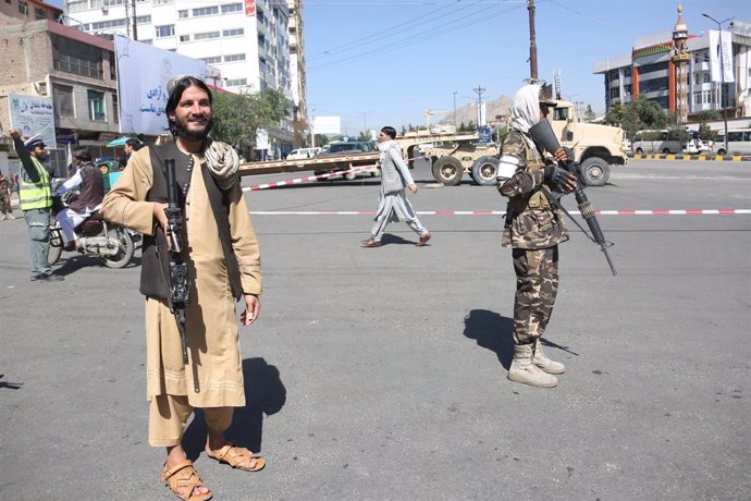 Archivo - Imagen de archivo de combatientes talibán en Kabul 