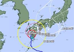 El tifón 'Shanshan' toca tierra en el suroeste de Japón y provoca lluvias torrenciales