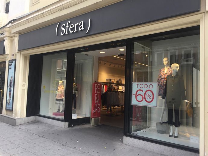 Archivo - Sfera, tienda, ropa, moda, negocio, escaparate