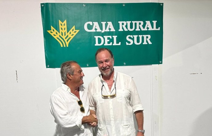 El presidente de Caja Rural del Sur, José Luis García-Palacios Álvarez, y el presidente de la Sociedad de Carreras de Sanlúcar, Rafael Hidalgo.