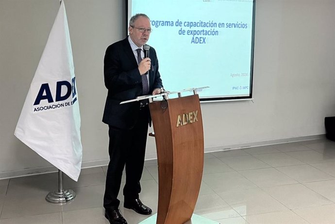 Embajador de Canadá en Perú, Louis Marcotte, expone en la sede de la Asociación de Exportadores (Adex) las oportunidades para incrementar el comercio entre ambos países.