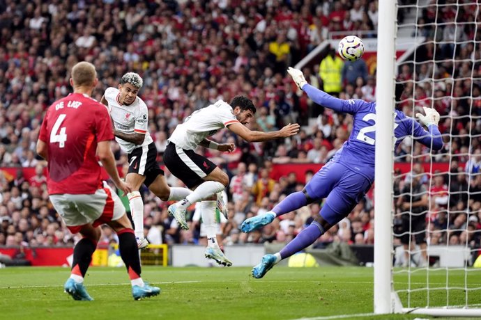 01 September 2024, United Kingdom, Manchester: Liverpool's Luis Diaz (2nd L) scores his side's first goal during the English Premier League soccer match between Manchester United and Liverpool at Old Trafford. Photo: Nick Potts/PA Wire/dpa