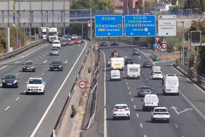 Vehículos en el acceso a Sevilla en la operación retorno