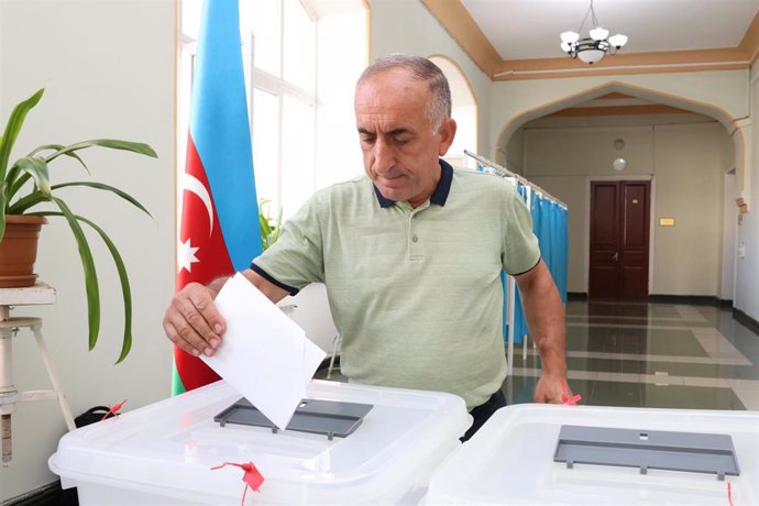 Centro de votación en Azerbaiyán