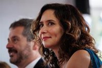 Ayuso ironiza con que invitaría a Puigdemont a la comisaría de Leganitos, "que últimamente tiene mucha actividad"