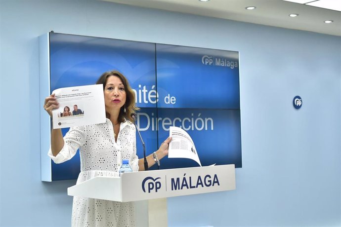 La presidenta del PP de Málaga, Patricia Navarro, en rueda de prensa