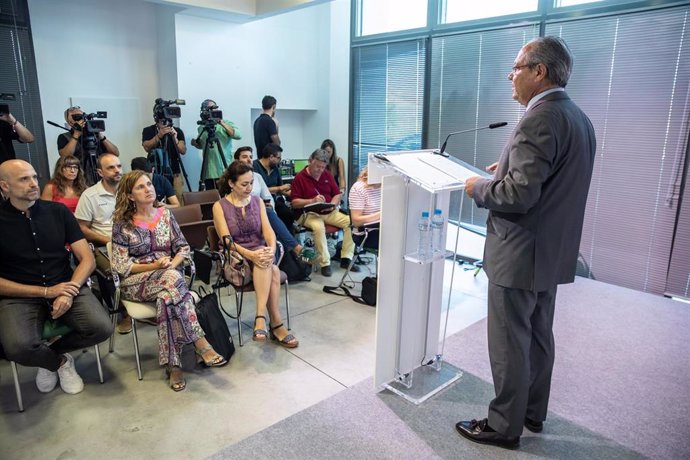 El consejero de Hacienda, Administraciones Públicas y Transformación Digital del Gobierno de Castilla-La Mancha, Juan Alfonso Ruiz Molina, en rueda de prensa.