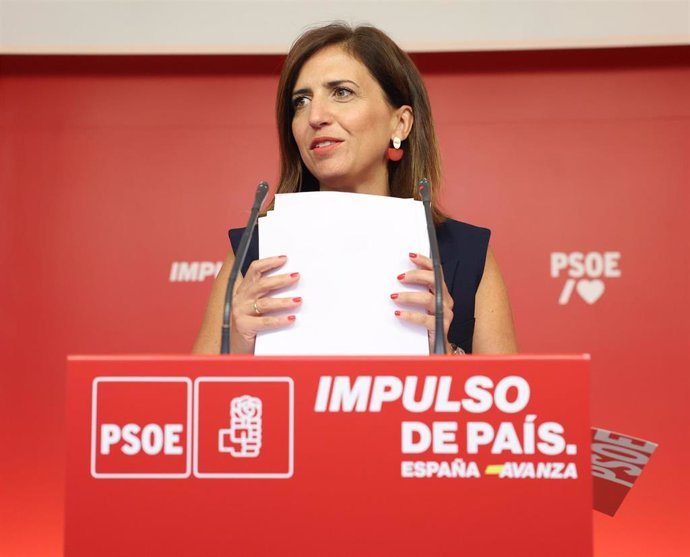 La portavoz del PSOE, Esther Peña, durante una rueda de prensa posterior a la reunión de la Ejecutiva Federal, en la sede del PSOE, a 2 de septiembre de 2024, en Madrid (España). Durante el encuentro, el presidente del Gobierno, ha elegido el fin de seman