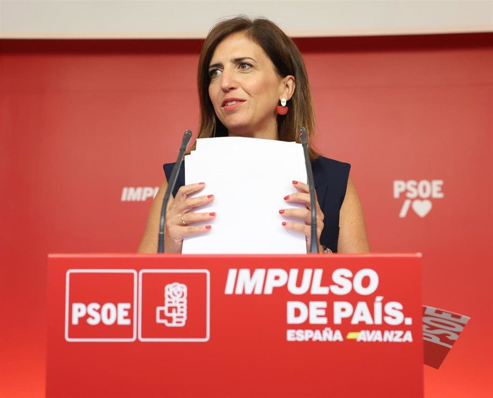 La portavoz del PSOE, Esther Peña, durante una rueda de prensa posterior a la reunión de la Ejecutiva Federal, en la sede del PSOE, a 2 de septiembre de 2024, en Madrid (España). Durante el encuentro, el presidente del Gobierno, ha elegido el fin de sem