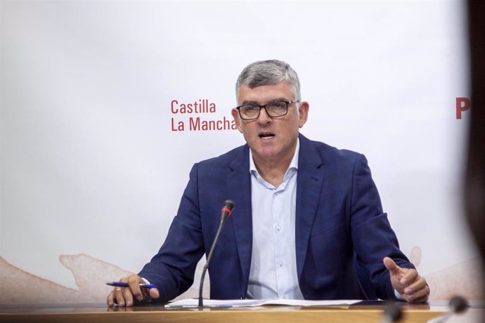 El presidente del grupo socialista en las Cortes de Castilla-La Mancha, Ángel Tomás Godoy.