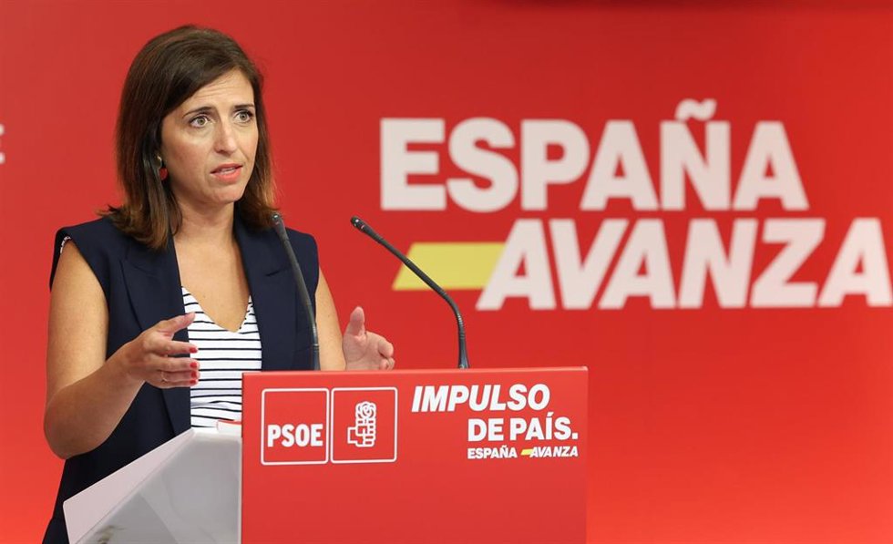 La portavoz del PSOE, Esther Peña, durante una rueda de prensa posterior a la reunión de la Ejecutiva Federal, en la sede del PSOE, a 2 de septiembre de 2024, en Madrid (España). Durante el encuentro, el presidente del Gobierno, ha elegido el fin de sem