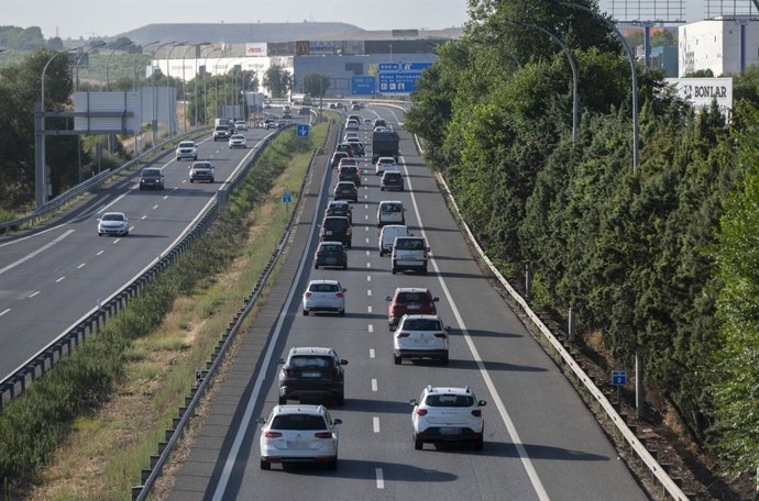 Diversos vehicles a l'autovia A-3