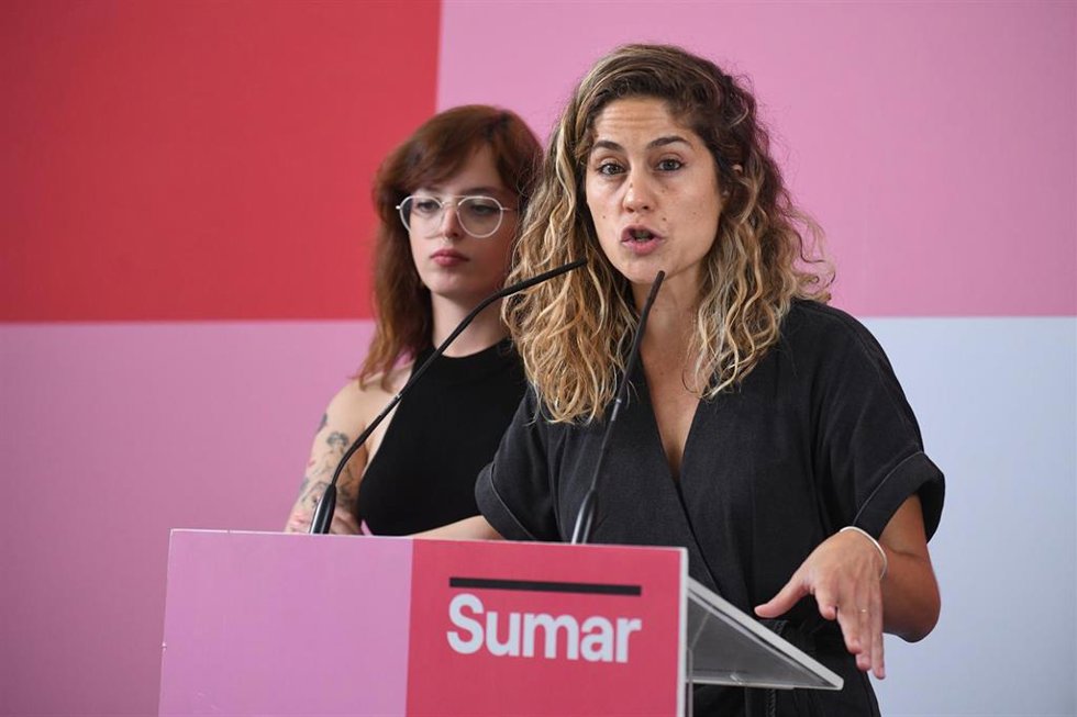 La secretaria de Comunicación de Sumar, Elizabeth Duval, acompañada por la Secretaria de Organización de Sumar, Lara Hernández, a 2 de septiembre de 2024, en Madrid (España).