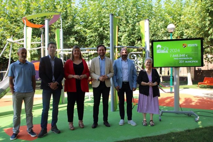 El presidente de la Diputación Provincial de Huesca, Isaac Claver, ha presentado esta mañana en Estadilla junto a la alcaldesa de la localidad, Pilar Lleyda, el Plan Impulso de la DPH para 2024.