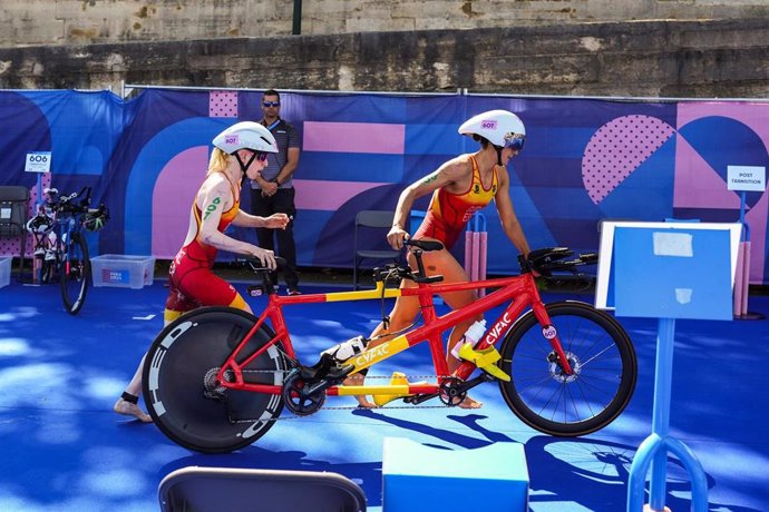 Susana Rodríguez y su guía Sara Pérez durante Paris 2024